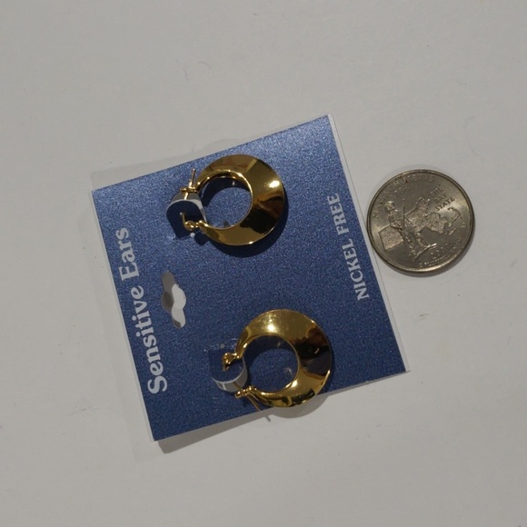 Elegant Polished Gold tone Chunky Hoop Design Earrings - Women's Fashion Jewelry - Picture 4 of 6